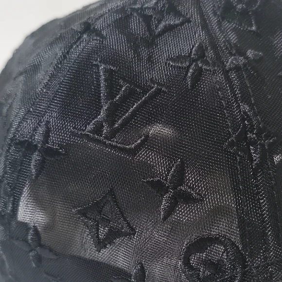 Louis Vuitton Elegant Black Cap - Picture 4 of 6